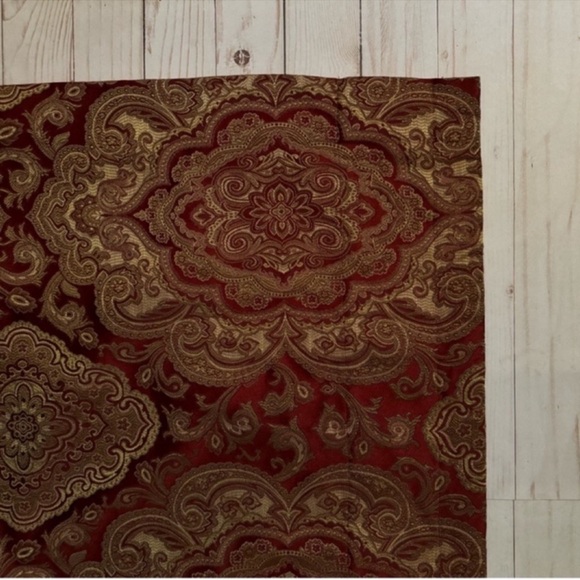 Window drapes - Picture 2 of 13